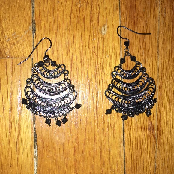 8 piece Black Earrings Necklace Bracelet Lot - Picture 3 of 6